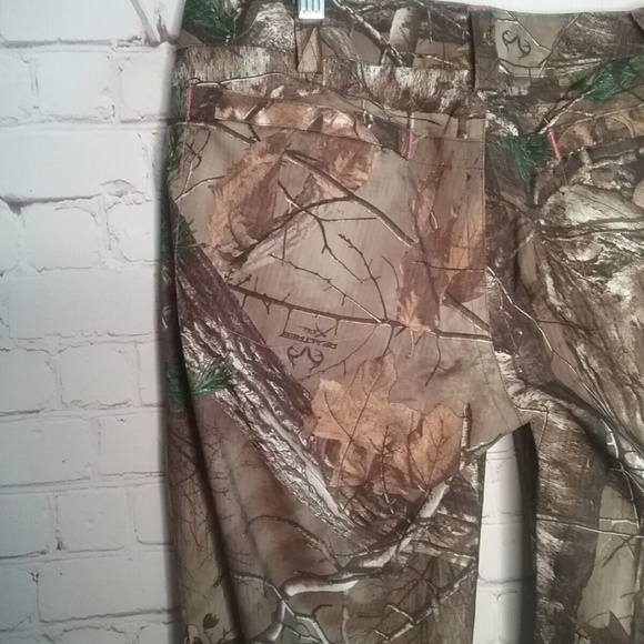 NWOT Under Armour Semi Fitted Women's Real Tree Camo Hunting Pants Size 8 - Picture 9 of 9
